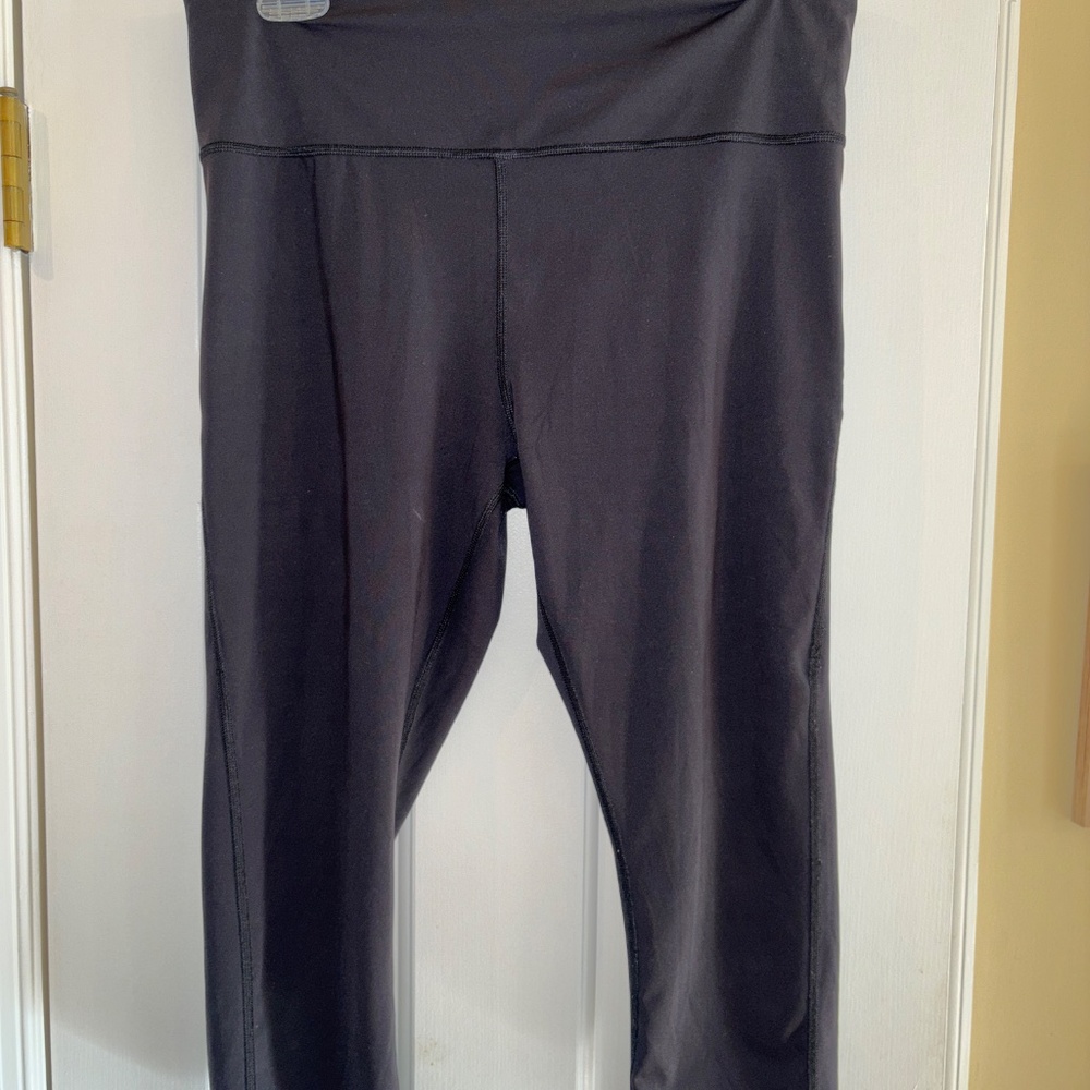 Athleta Ultimate Stash Pocket capri Large - black